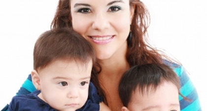 7 Tips Menyusui Anak Kembar