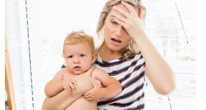 4 Cara Mengatasi Postpartum Depression