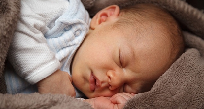 Cara Mudah Membiasakan Bayi Tidur Teratur