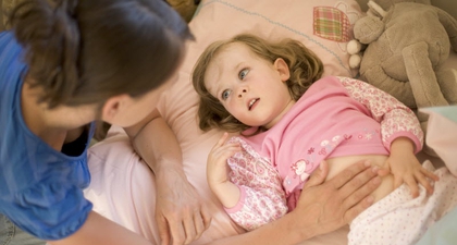 4 Cara Menenangkan Anak Sakit
