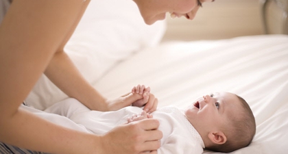 Mengajarkan Bahasa Isyarat pada Bayi (1): Memudahkan Komunikasi