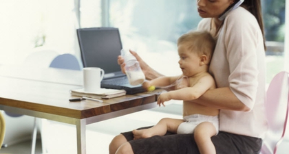 Tips Mengalihkan Perhatian Anak saat Anda Bekerja