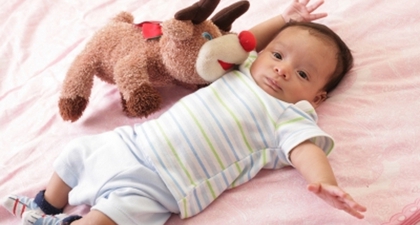 Biasakan Anak Tidur di Ranjangnya