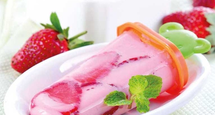 Es Lolipop Stroberi Yoghurt