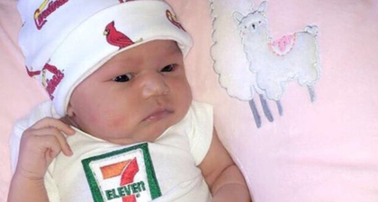 Viral! Keberuntungan Bayi 7-Eleven