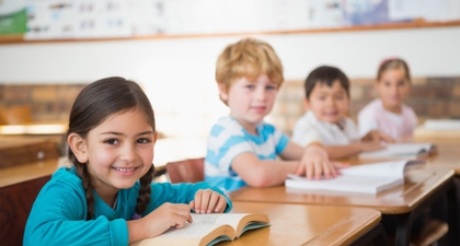 10 Tanda Anak Siap Sekolah
