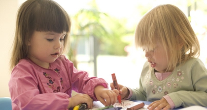 7 Cara Merangsang Koordinasi Tangan dan Mata Si Kecil