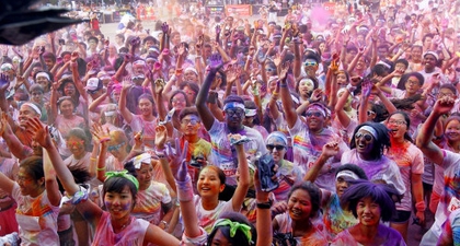 Lari Seru Bareng Keluarga di Color Run 2017