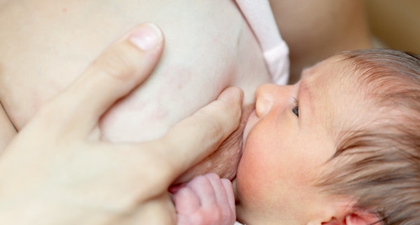 3 Refleks Utama yang Terjadi saat Bayi Pertama Menyusu