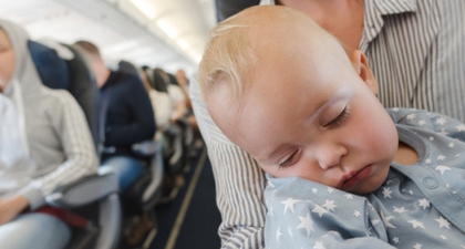 Tips Membawa Bayi Naik Pesawat