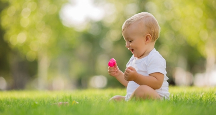 Bayi Anda Senang Main Kotor? Boleh Saja Kok, Asalkan…