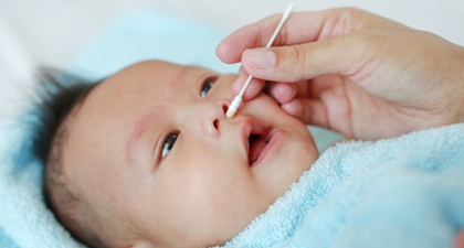 Bayi Mengalami Hidung Tersumbat, Begini Cara Mengatasinya