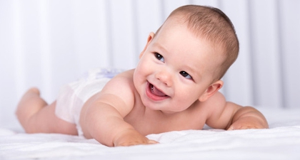 Ide Nama Bayi Laki-laki yang Bermakna Pertama