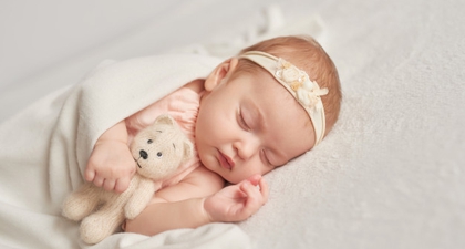 Ide Nama Bayi Perempuan yang Bermakna Keberuntungan