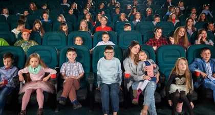 Yuk, Bersikap Bijaksana saat Membawa Anak ke Bioskop