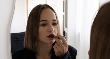 7 Warna Lipstik yang Membuat Wajah Cerah untuk Kulit Gelap