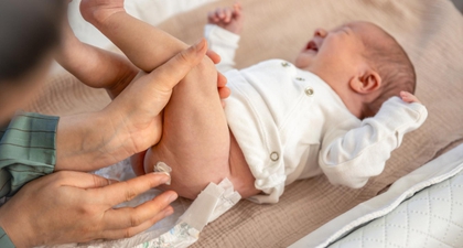 Bayi Baru Lahir Tidak Pipis, Ini Penyebab dan Cara Mengatasinya