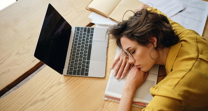 7 Manfaat Tidur Siang untuk Orang Dewasa