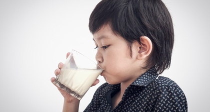 Wajib Tahu! Ini Manfaat Mengagumkan Minum Susu untuk Anak