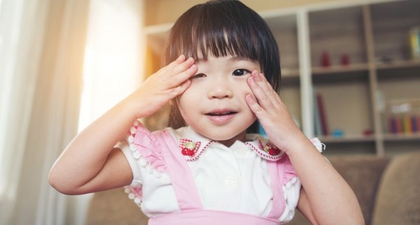Kelopak Mata Anak Terlihat Berbeda? Yuk, Kenali Kondisi yang Tidak Boleh Diabaikan
&nbsp;