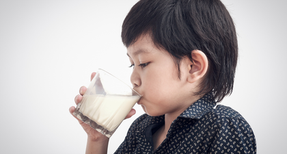 Tidak Semua Anak dengan Alergi Susu Sapi Membutuhkan Nutrisi yang Sama
