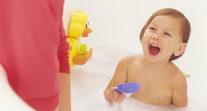 Lakukan 6 Cara Ini Jika Anak Malas Mandi!