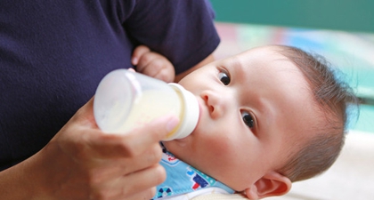 Moms, Ini 4 Cara Sterilkan Botol Susu Bayi
