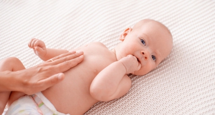 Bayi Susah Buang Air Besar, Bolehkah Diberikan Microlax?