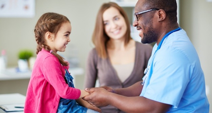 5 Trik Mencari Dokter Anak yang Tepat