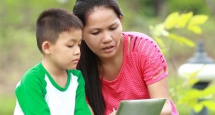 4 Cara Mengatur Anak Bermain Gadget