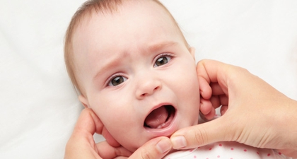 10 Mitos Seputar Gigi Bayi yang perlu Moms Tahu Kebenarannya