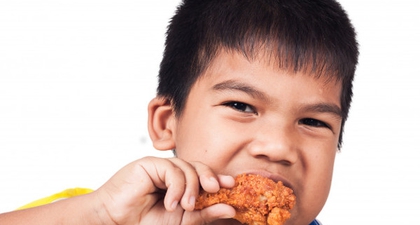 Moms, Yuk Siasati Kebiasaan Anak Makan Gorengan