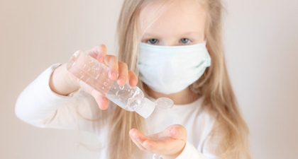 Cara Memilih Hand Sanitizer yang Aman untuk Anak