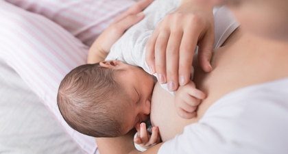 7 Manfaat Penting Menyusui Bayi di Malam Hari