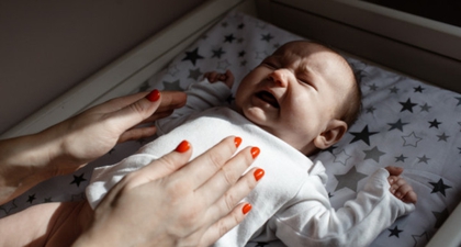 Jika Bayi Kejang Namun Tidak Demam, Lakukan Ini, Moms!