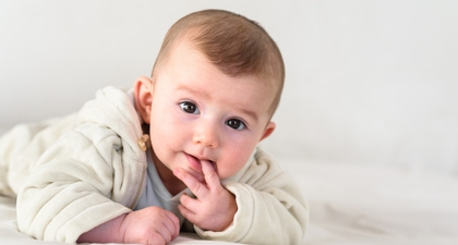 Bayi Anda Gemar Mengisap Jari? Ini Efeknya, Moms