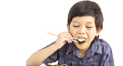 Bolehkah Balita Ikut Makan Sushi dan Sashimi?