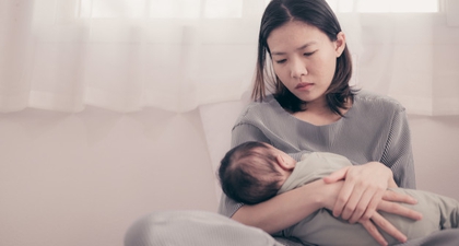5 Tanda Ibu Melakukan Mom-Shaming pada Dirinya Sendiri