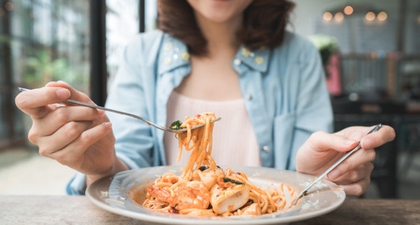 Ini Bahayanya Jika Anda Makan Terlalu Cepat, Moms