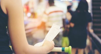 Sering Menyimpan Struk Belanja? Waspada bahayanya Moms!