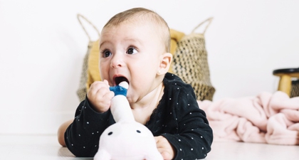 5 Langkah Sederhana Membersihkan Mulut Bayi