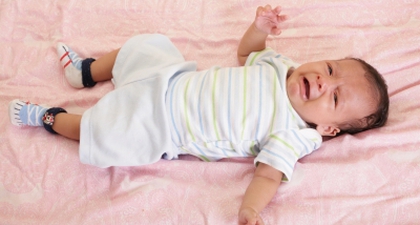 Trik Menenangkan Bayi (1): Pahami Penyebabnya