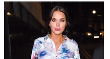 Gaya Hamil Helen Flanagan 