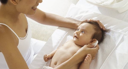 Tips Merawat Telinga Bayi Setelah Ditindik