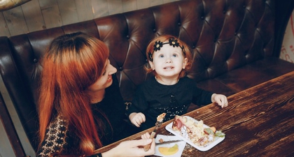 7 Tips Mengajak Balita Makan di Restoran