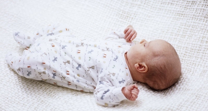 Wanita Ini Melahirkan Anak Pertama di Usia 62 Tahun