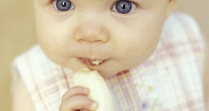 Yuk, Kenalkan Buah Pada Bayi Anda!