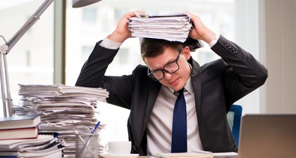 Suami Terlalu Sibuk di Kantor? Lakukan 5 Hal ini, Moms!