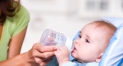 3 Alasan Bayi Baru Lahir Tidak Boleh Diberi Air Putih