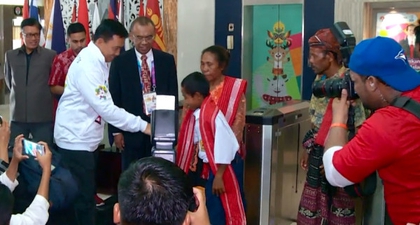 Kisah Heroik Joni Pemanjat Tiang Bendera